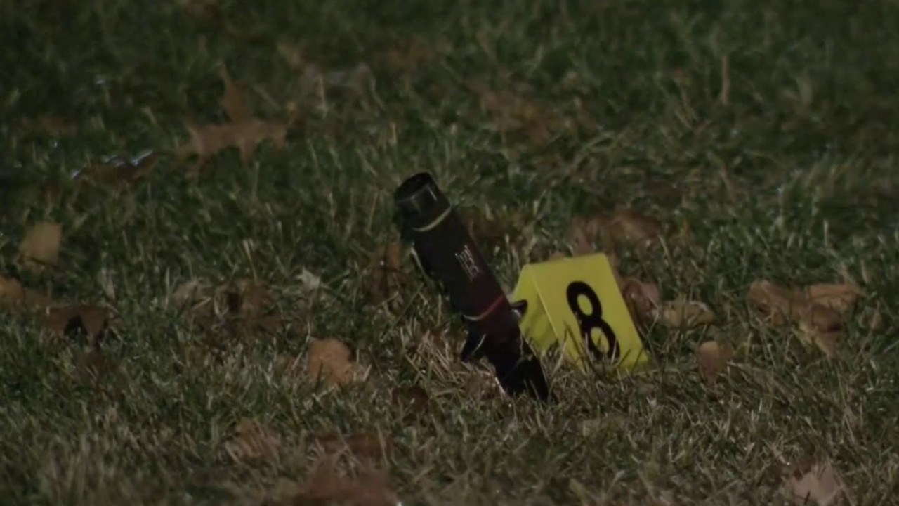 Police Man takes second girlfriend to Hazel Park murder scene...